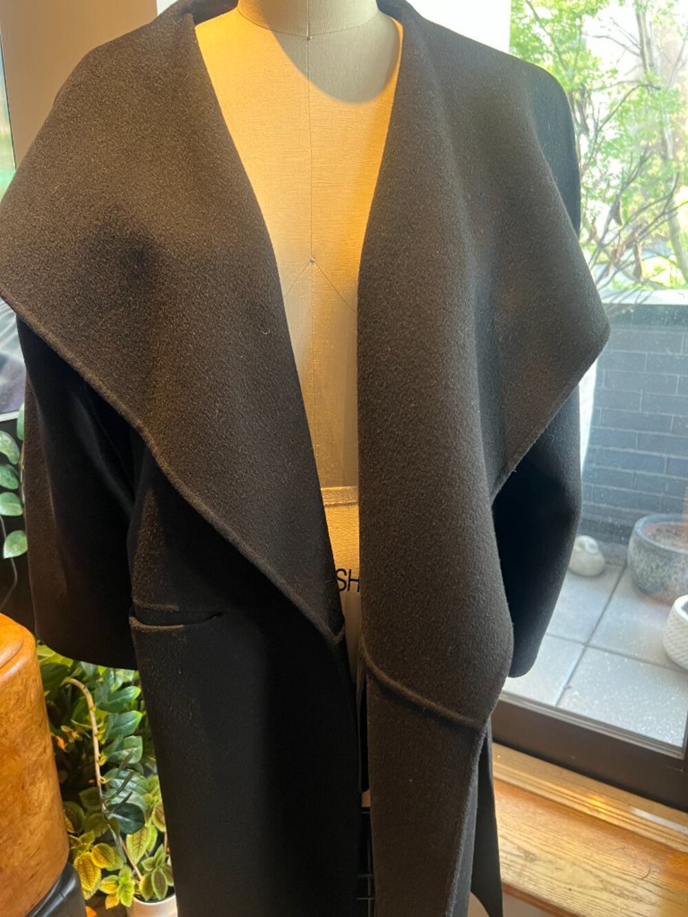 TOTEME Signature Wool Cashmere Coat Black | Classic Oversized Coat - Picture 2 of 10